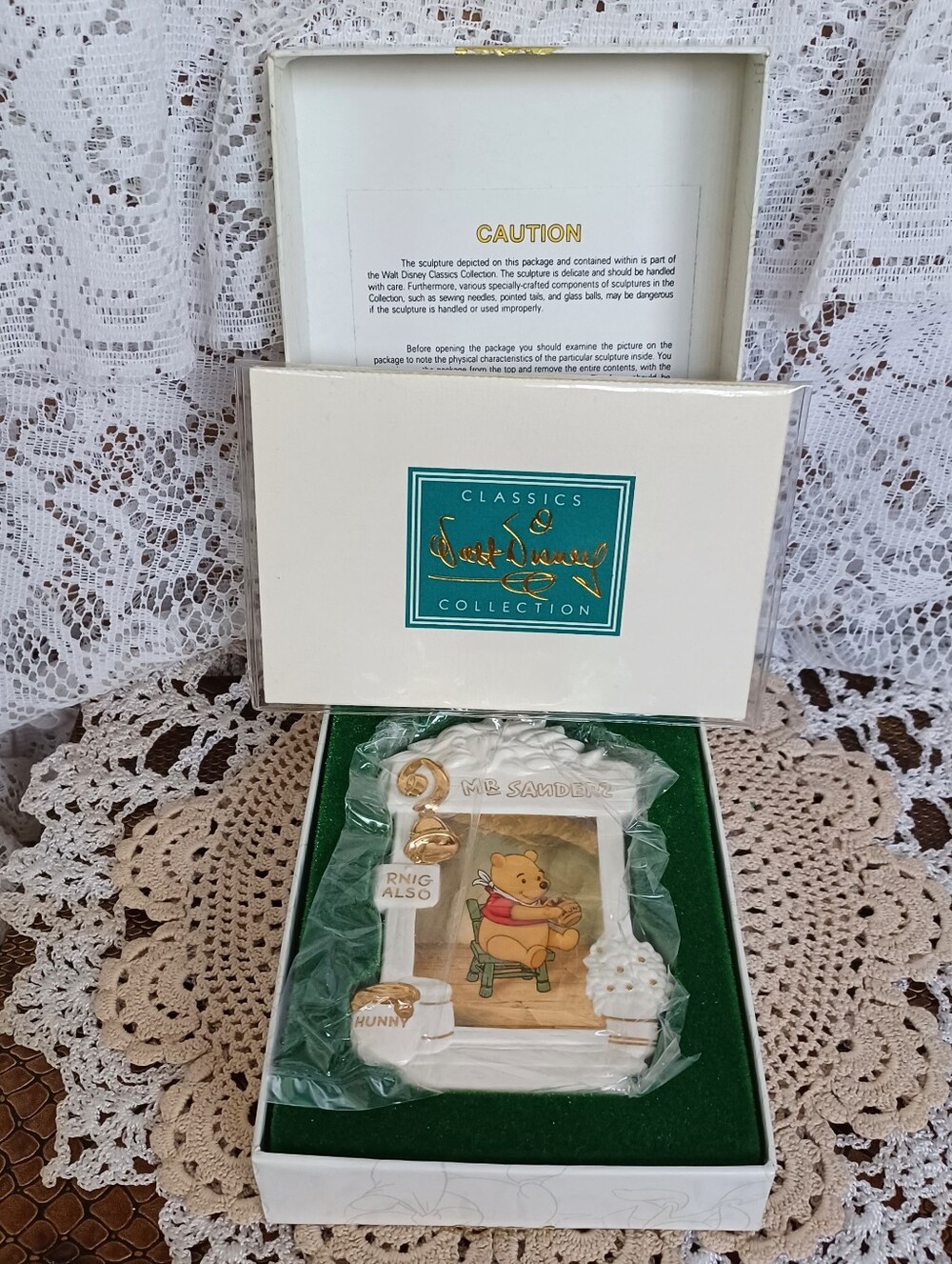 VINTAGE 1996 HOLIDAY ORNAMENT WINNIE THE POOH AND THE HONEY TREE IN ORIGINAL BOX